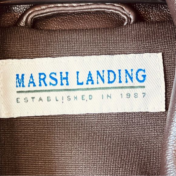Marsh Landing Large Faux Leather w/Front Zippered Pockets & Zip Front w/… - Picture 5 of 11